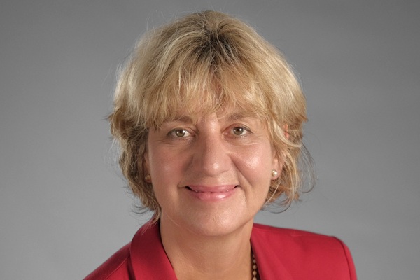 Porträtfoto Elisabeth Naurath