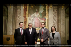 Raphael Röwekamp (2. v. r.) und Claudia Schwarz (r.) vom Vorstand der Stiftung socioMovens. Giving Europe a Soul beim Kuratorendinner der WWL (Bildquelle: Tim Wegner/WWL)